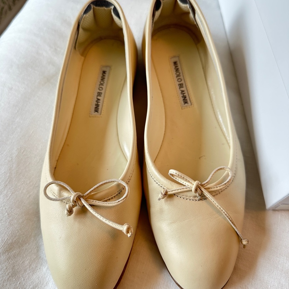 Manolo Blahnik Veralli Bow Flats - Picture 3 of 4